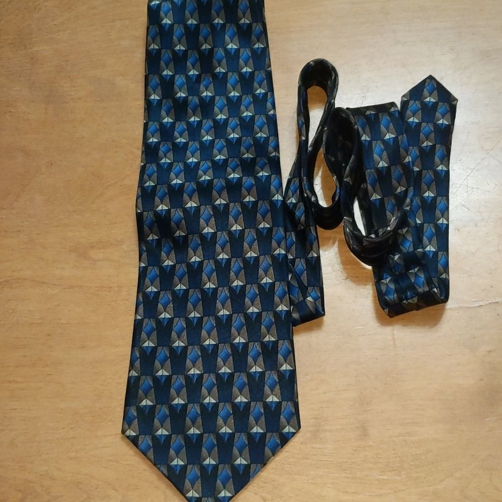 Cocktail Colors navy silk tie